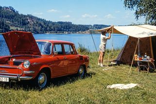 Kufr dopředu, motor vzadu a vařící voda: Jak jsme ve Škodě 100 jezdili k rybníku - Médium.cz